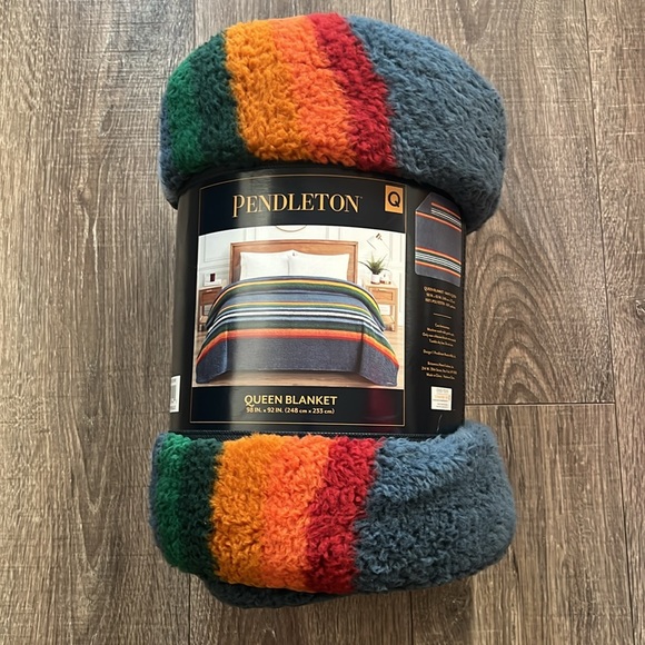 Pendleton Bedding New Pendleton Queen Sherpa Blanket Poshmark
